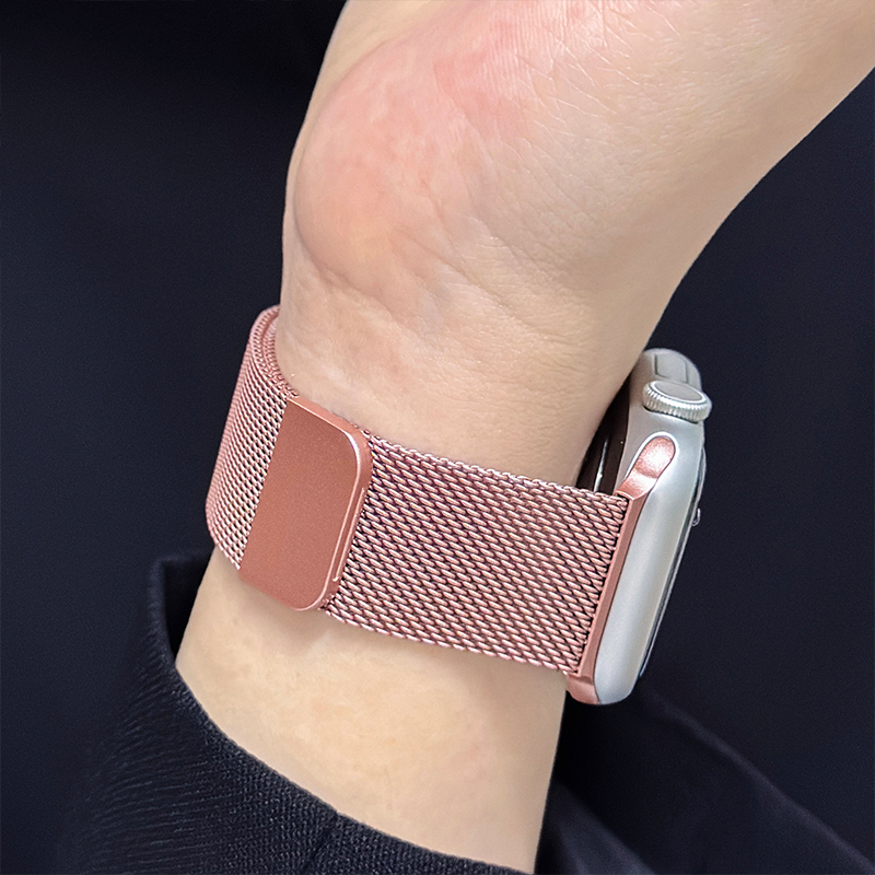 Milanese loop strap For Apple  - Milanese Loop Magnetic recensione e prezzo