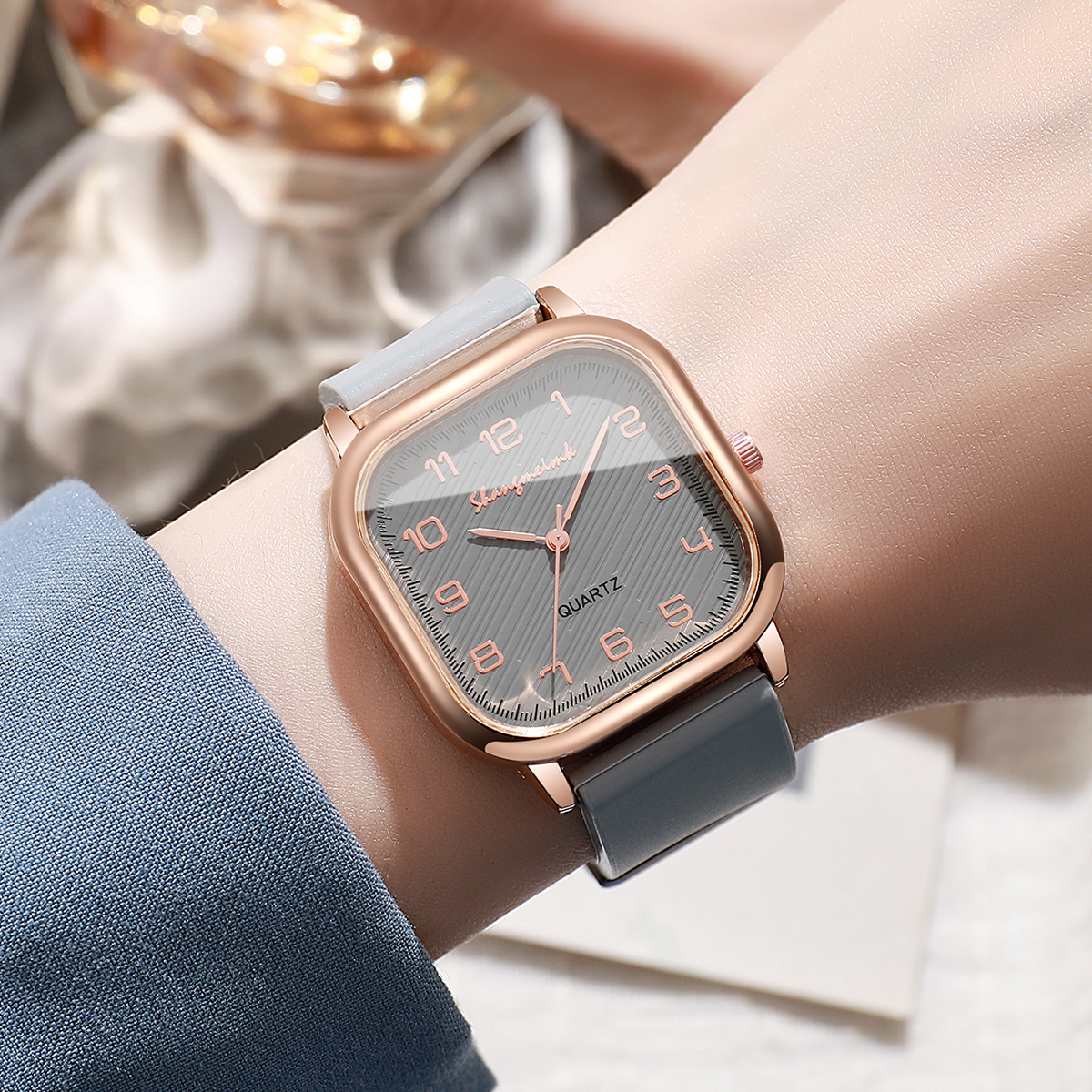 Fashion Square Women Watches C - Silicone Band Women recensione e prezzo