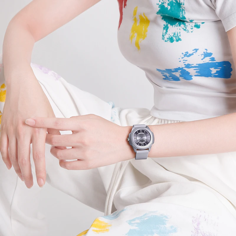 NAVIFORCE 7107 Watch for Women - Silicone Band Women recensione e prezzo