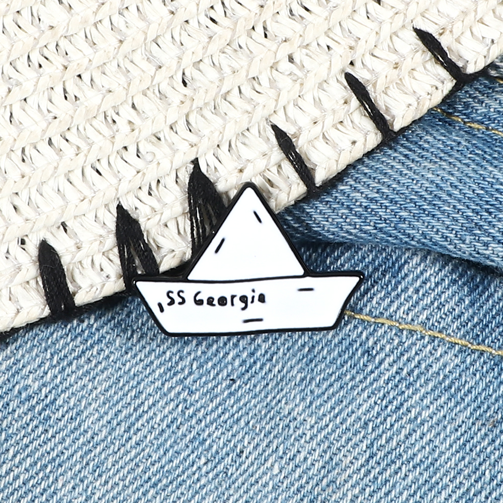Paper Boat Enamel Pin SS Georg - Buckle Pin Ss recensione e prezzo